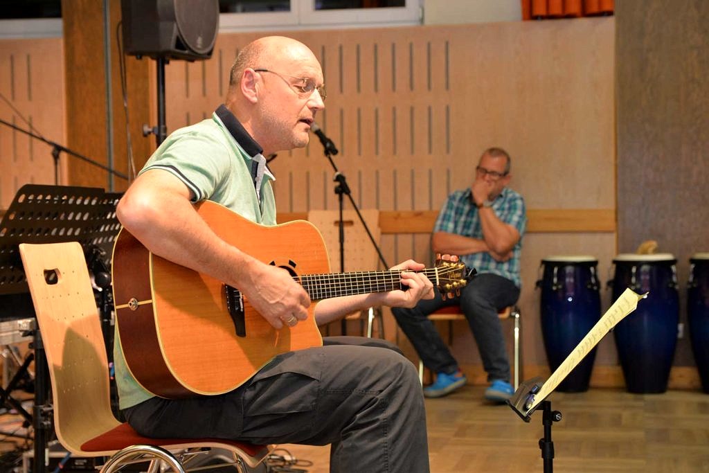 Jürgen Zach aus Neunburg vorm Wald leitet die Musica-e-Vita-Liedertankstelle (Foto: Christian Omonsky).